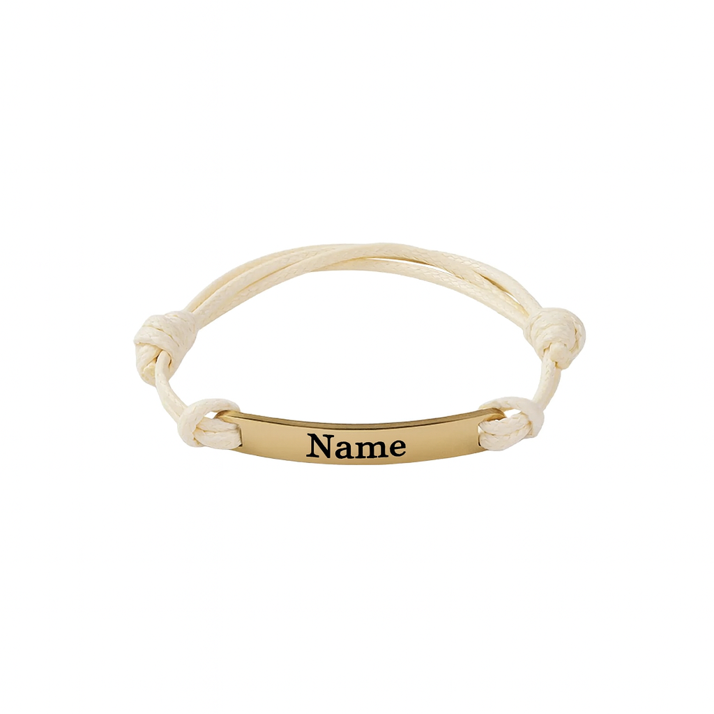 Bracelet en cordon avec étiquette rectangulaire dorée