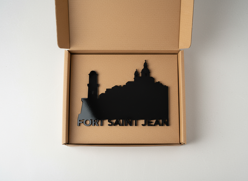 Décoration murale Skyline Fort Saint-Jean Marseille en plexiglas noir brillant 20×15 cm